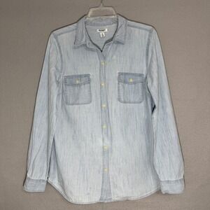 Old Navy Women's Chambray Button Classic Shirt Size M‎ Light Wash Casual Preppy